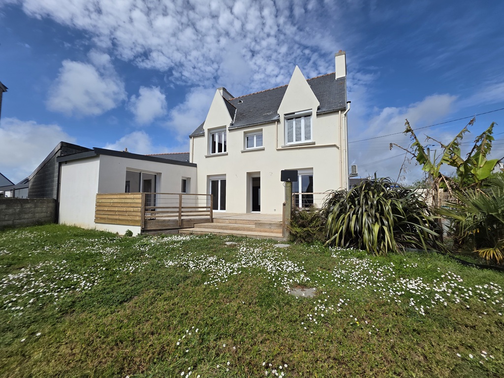 PENMARC’H, Vue mer et Plage à pied, Maison 50′ Entièrement rénovée 5 chambres, et Jardin Clos
