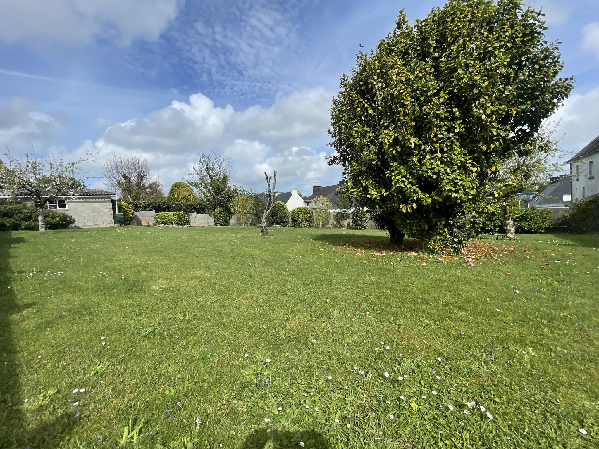 Quimper 12 mn , Maison Traditionnelle Familiale (142 m²) Sur Sous-sol & Son vaste Jardin