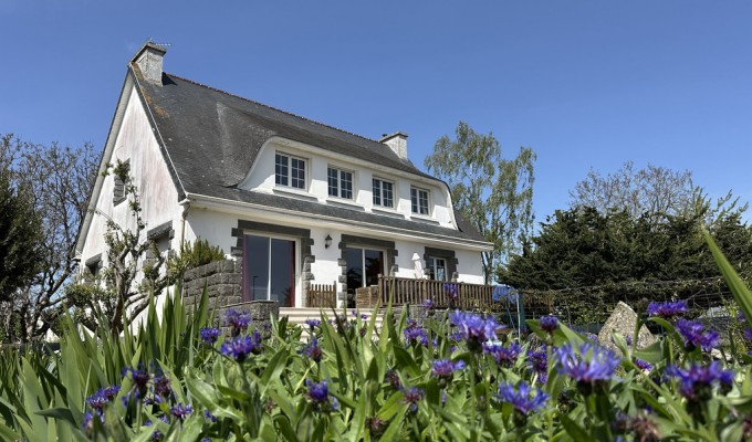 Au Coeur du Centre-Ville de Baye- Généreuse Maison Familiale de 140m² Sur Terrain Paysagé de 1000m² !