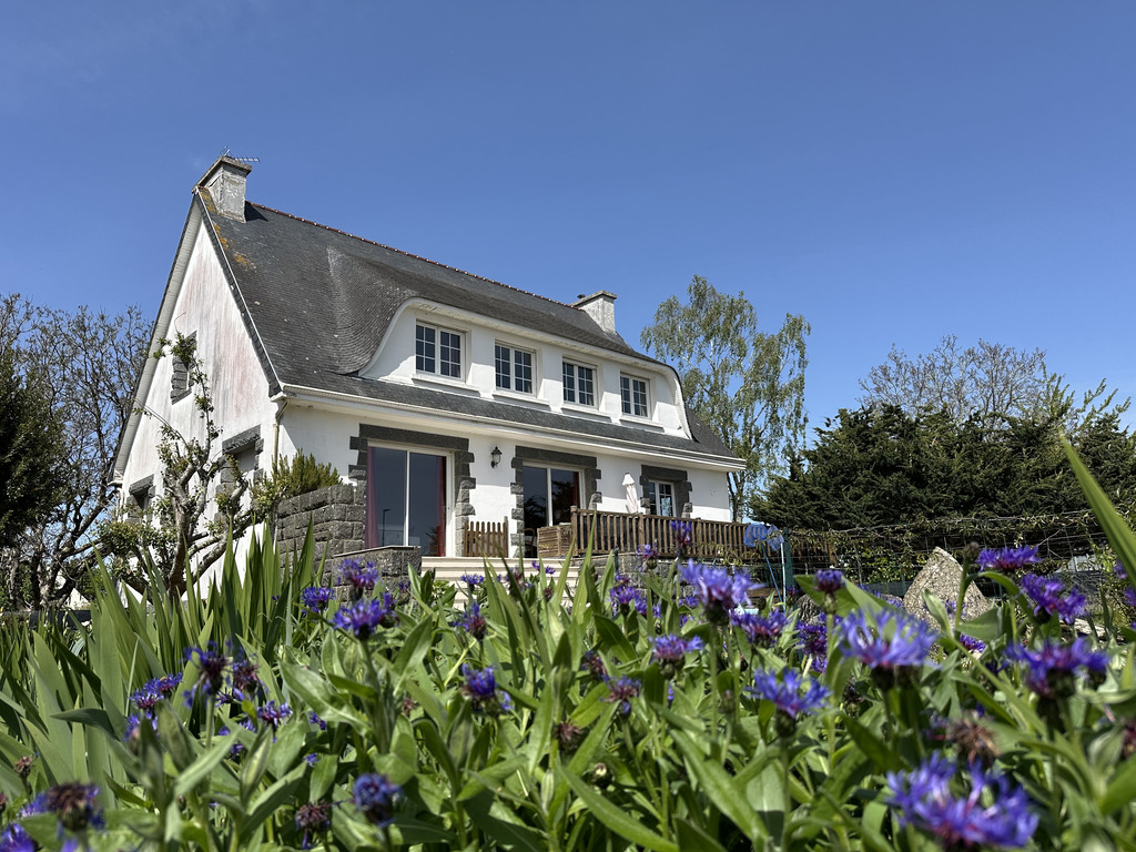 Au Coeur du Centre-Ville de Baye- Généreuse Maison Familiale de 140m² Sur Terrain Paysagé de 1000m² !