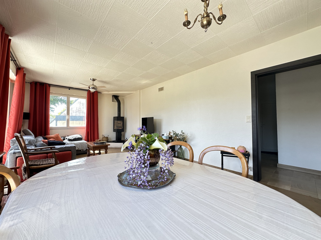 Au Coeur du Centre-Ville de Baye- Généreuse Maison Familiale de 140m² Sur Terrain Paysagé de 1000m² !