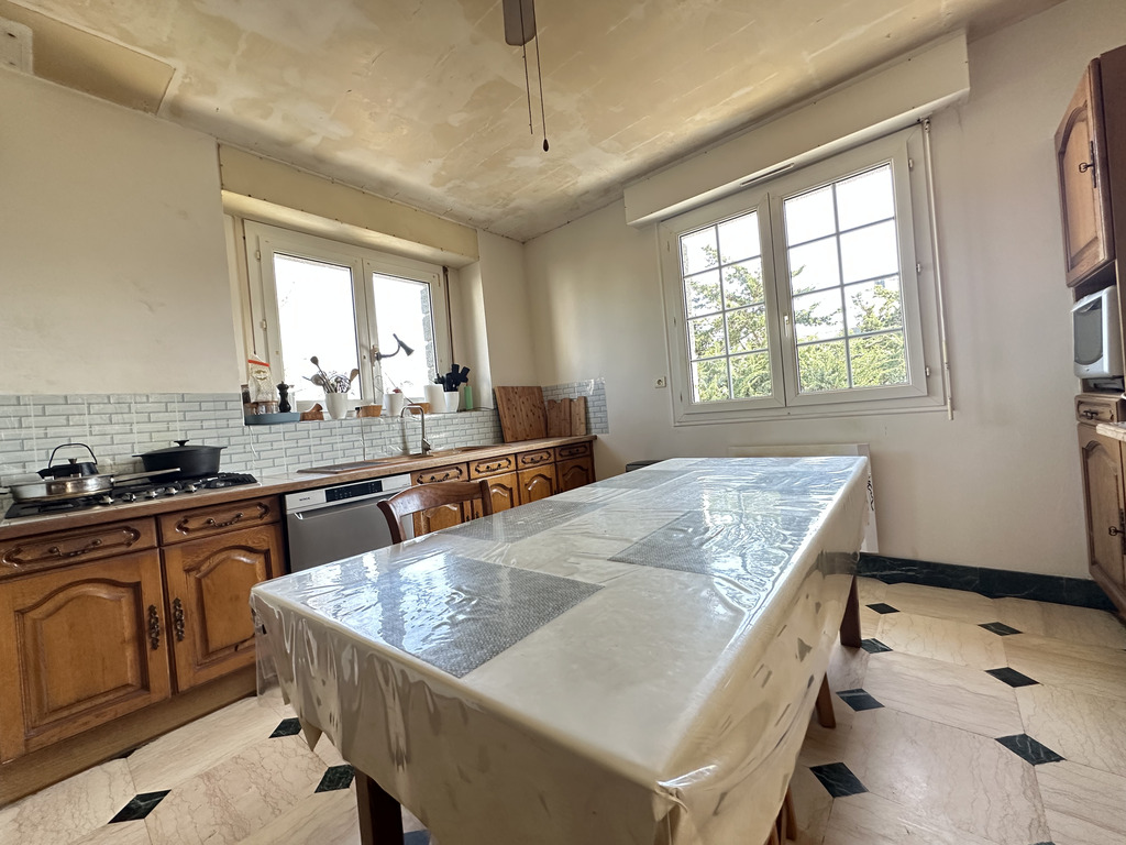 Au Coeur du Centre-Ville de Baye- Généreuse Maison Familiale de 140m² Sur Terrain Paysagé de 1000m² !