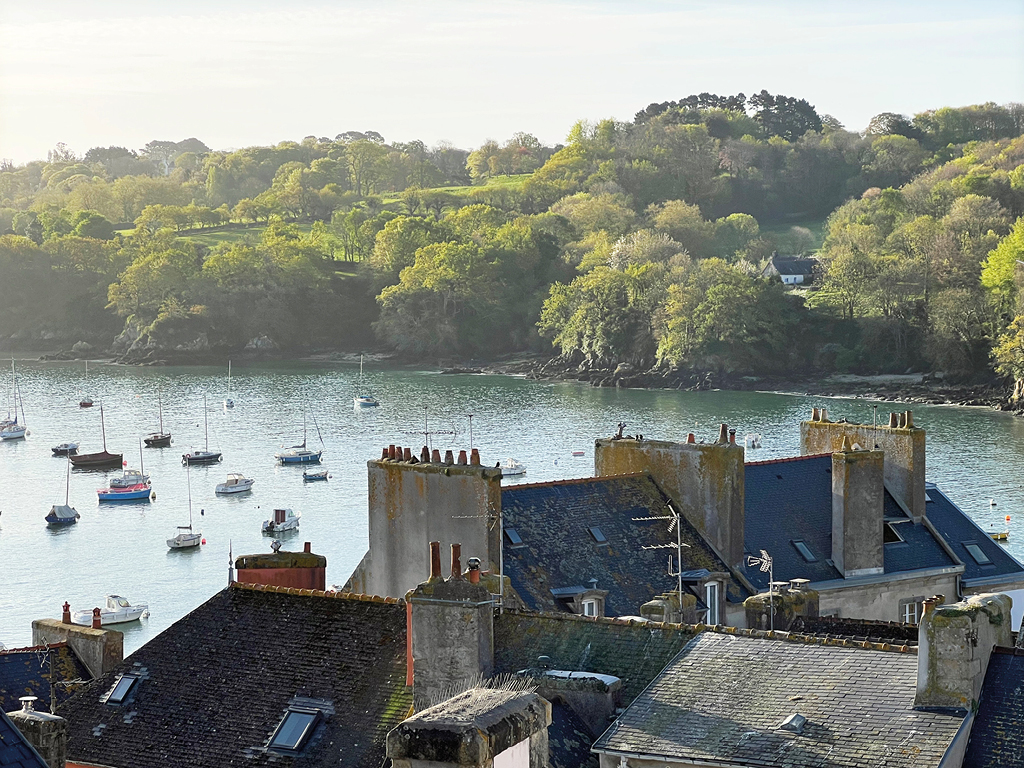 Douarnenez Rosmeur Immeuble de Caractère avec Vue Port & Mer. FORT POTENTIEL