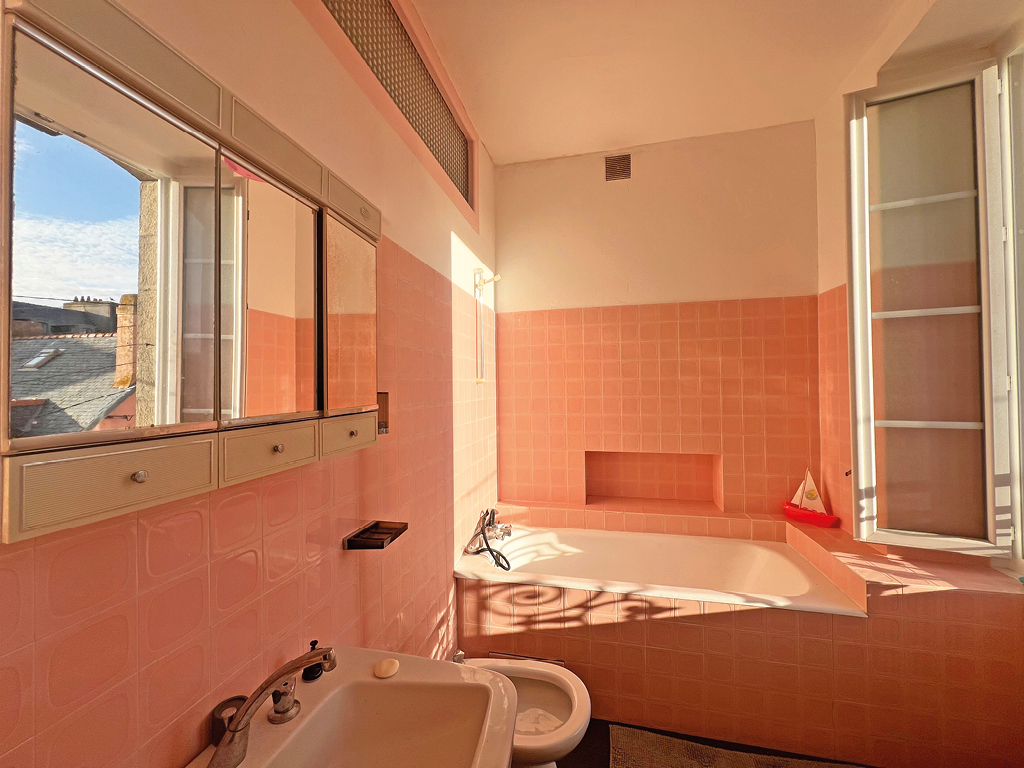 Douarnenez Rosmeur Immeuble de Caractère avec Vue Port & Mer. FORT POTENTIEL