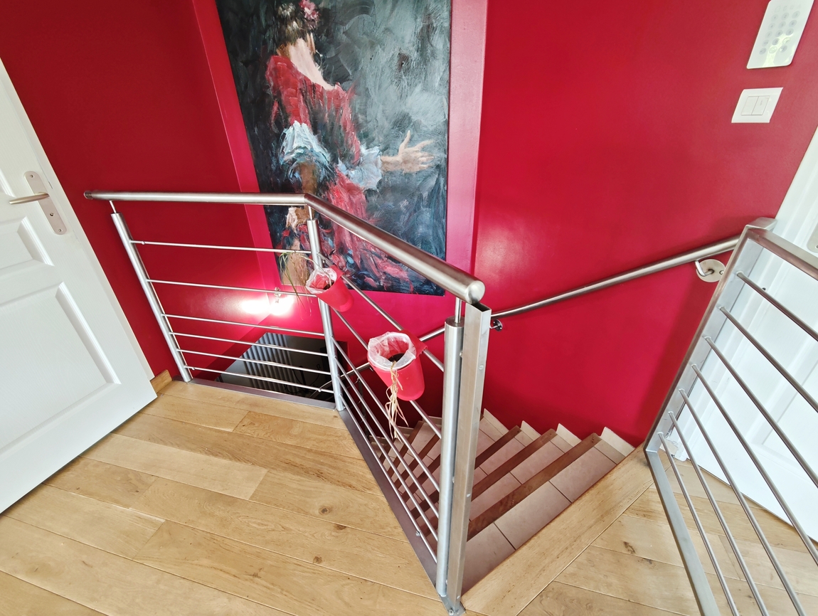 Quimper. Environnement Calme & Verdoyant pour Maison d’Architecte au Style Unique sur Terrain de 1000 m2.