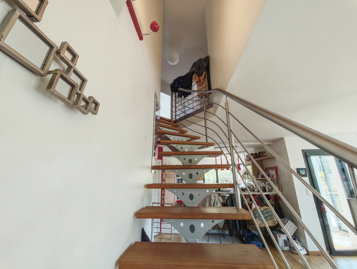 Quimper. Environnement Calme & Verdoyant pour Maison d’Architecte au Style Unique sur Terrain de 1000 m2.