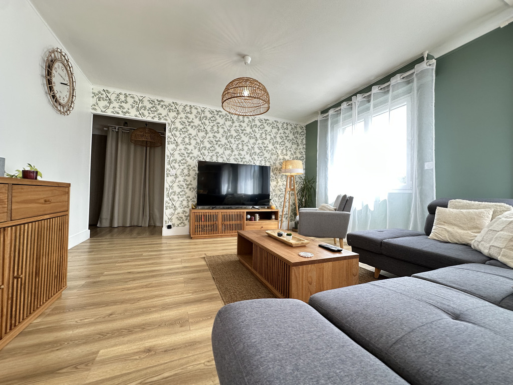 Au Coeur de Quimperlé- Rénovation Soignée Pour Cette Qualitative Maison Familiale de 202m² habitable Avec Garage.