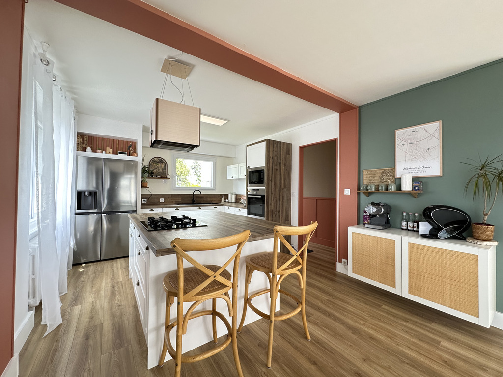 Au Coeur de Quimperlé- Rénovation Soignée Pour Cette Qualitative Maison Familiale de 202m² habitable Avec Garage.