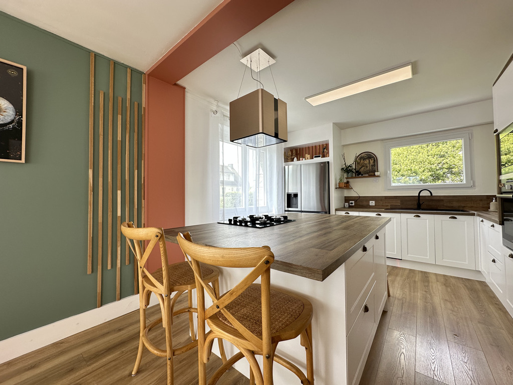 Au Coeur de Quimperlé- Rénovation Soignée Pour Cette Qualitative Maison Familiale de 202m² habitable Avec Garage.