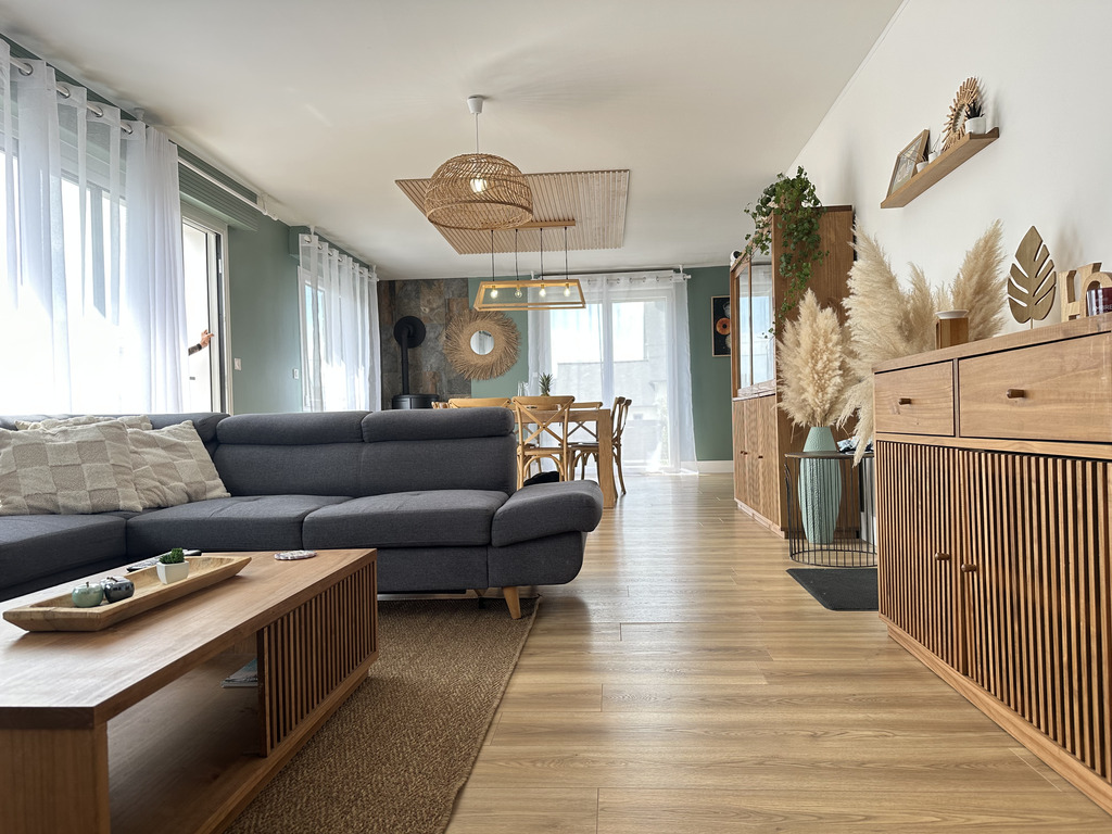 Au Coeur de Quimperlé- Rénovation Soignée Pour Cette Qualitative Maison Familiale de 202m² habitable Avec Garage.