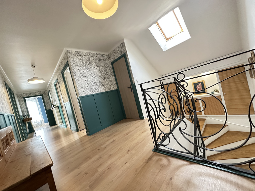 Au Coeur de Quimperlé- Rénovation Soignée Pour Cette Qualitative Maison Familiale de 202m² habitable Avec Garage.