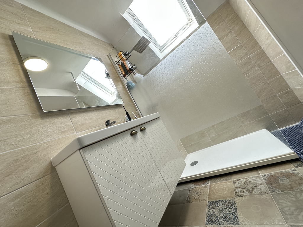 Au Coeur de Quimperlé- Rénovation Soignée Pour Cette Qualitative Maison Familiale de 202m² habitable Avec Garage.