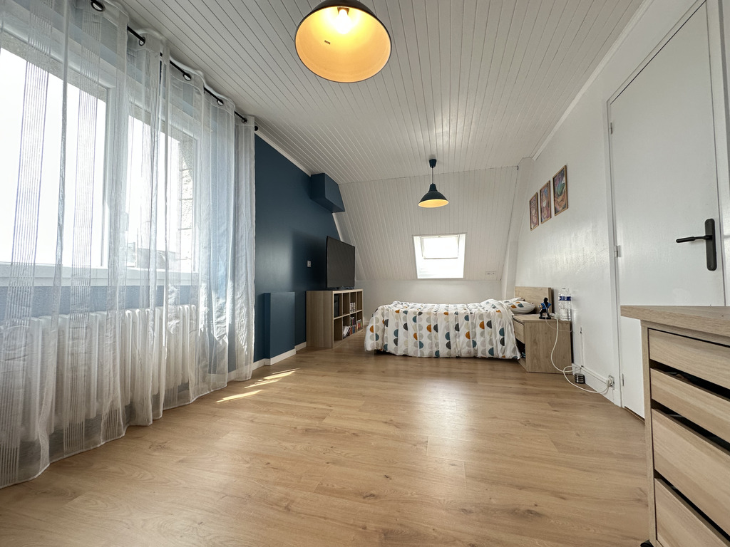 Au Coeur de Quimperlé- Rénovation Soignée Pour Cette Qualitative Maison Familiale de 202m² habitable Avec Garage.