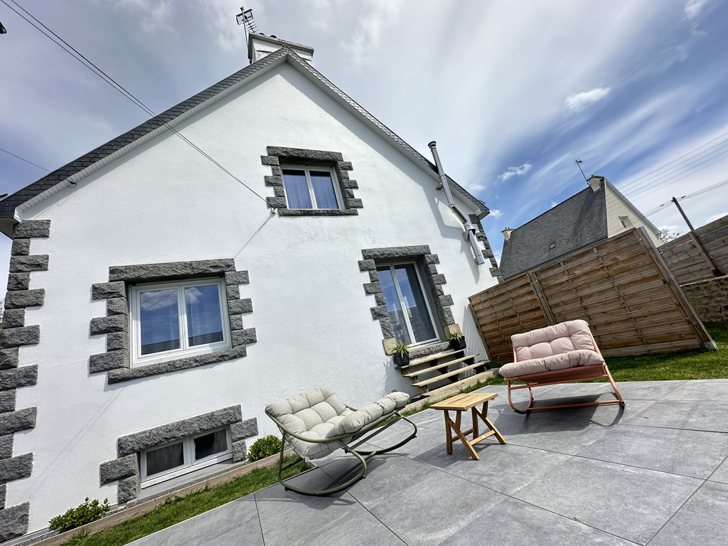 Au Coeur de Quimperlé- Rénovation Soignée Pour Cette Qualitative Maison Familiale de 202m² habitable Avec Garage.