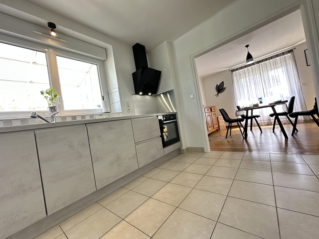 Exclusivité Agence ! Bannalec, Maison Familiale de 130 m² avec Jardin ! Proche Commerces et Ecoles.