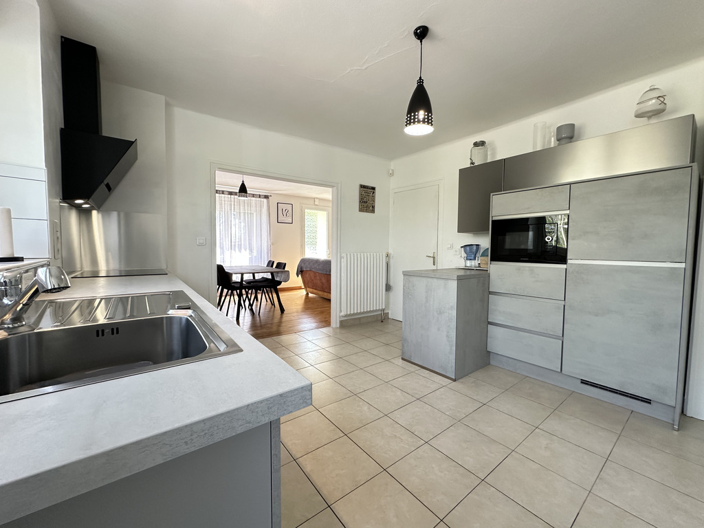 Exclusivité Agence ! Bannalec, Maison Familiale de 130 m² avec Jardin ! Proche Commerces et Ecoles.