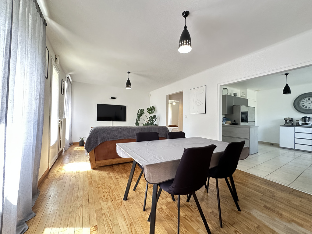 Exclusivité Agence ! Bannalec, Maison Familiale de 130 m² avec Jardin ! Proche Commerces et Ecoles.