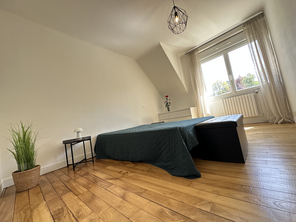 Exclusivité Agence ! Bannalec, Maison Familiale de 130 m² avec Jardin ! Proche Commerces et Ecoles.