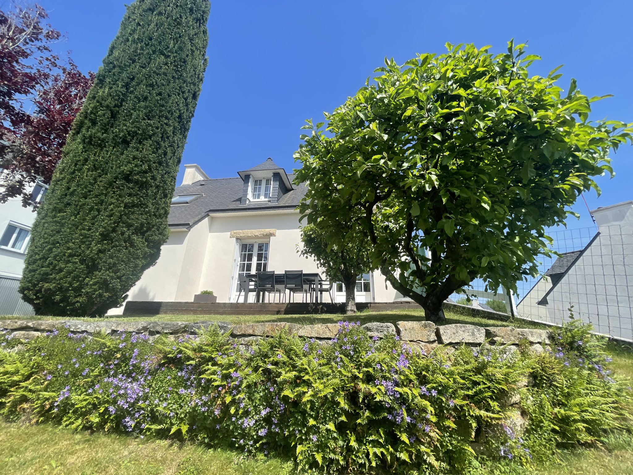 Exclusivité Agence , Quimper Kerfeunteun , Coquette Maison Néo-Bretonne ( 120m²) & Son Jardin Arboré Sur Sous-Sol
