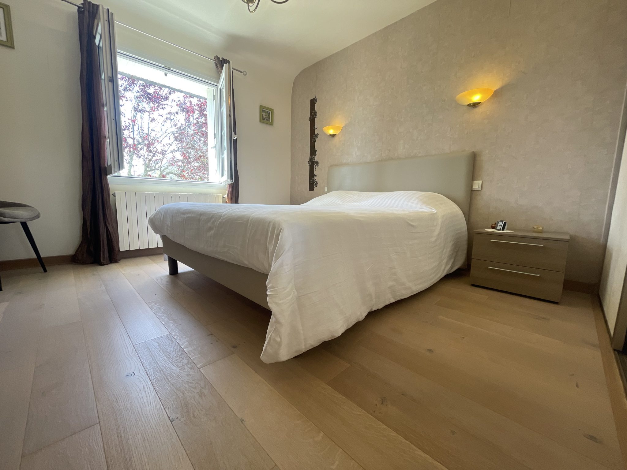 Exclusivité Agence , Quimper Kerfeunteun , Coquette Maison Néo-Bretonne ( 120m²) & Son Jardin Arboré Sur Sous-Sol