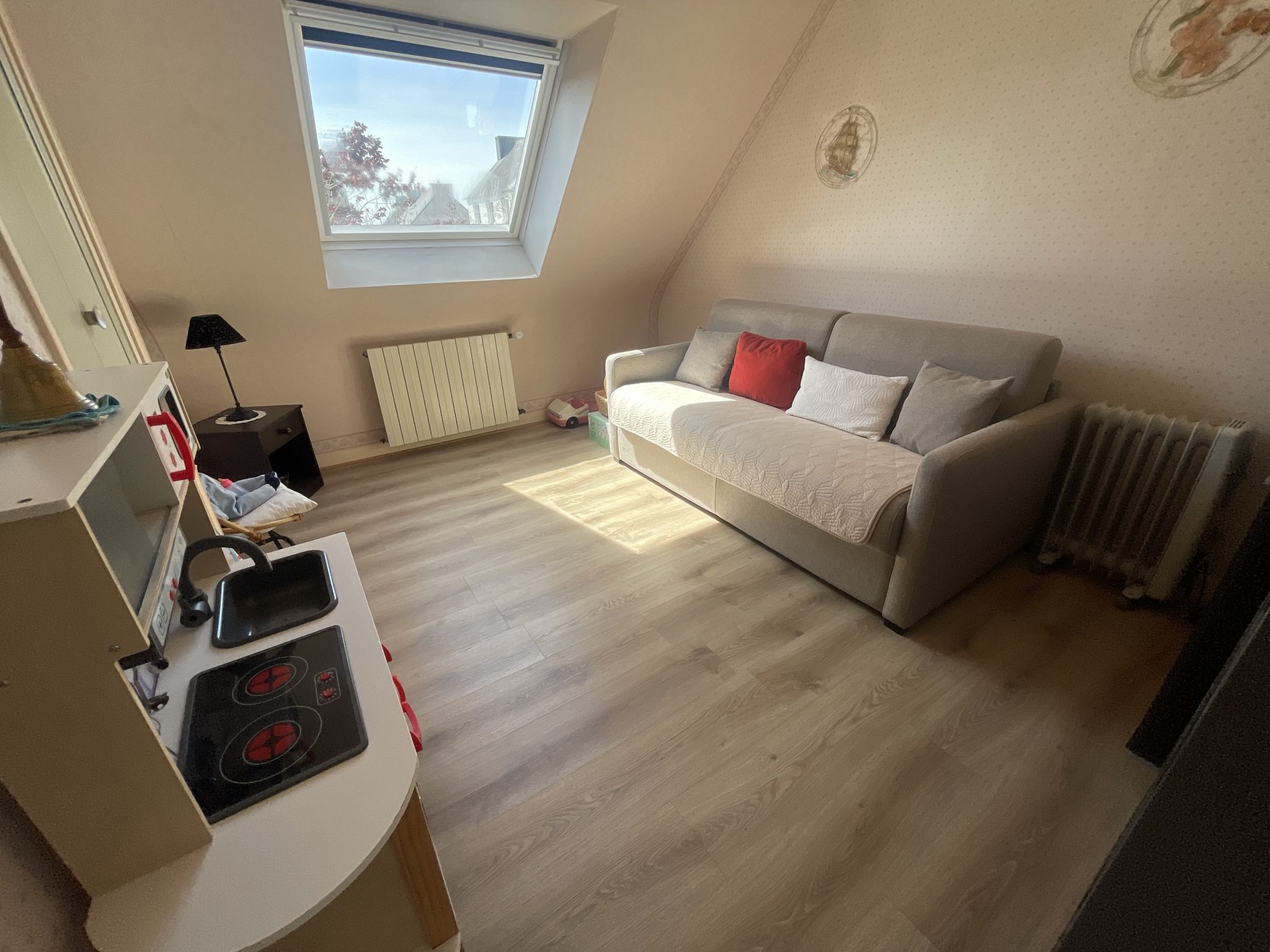 Exclusivité Agence , Quimper Kerfeunteun , Coquette Maison Néo-Bretonne ( 120m²) & Son Jardin Arboré Sur Sous-Sol