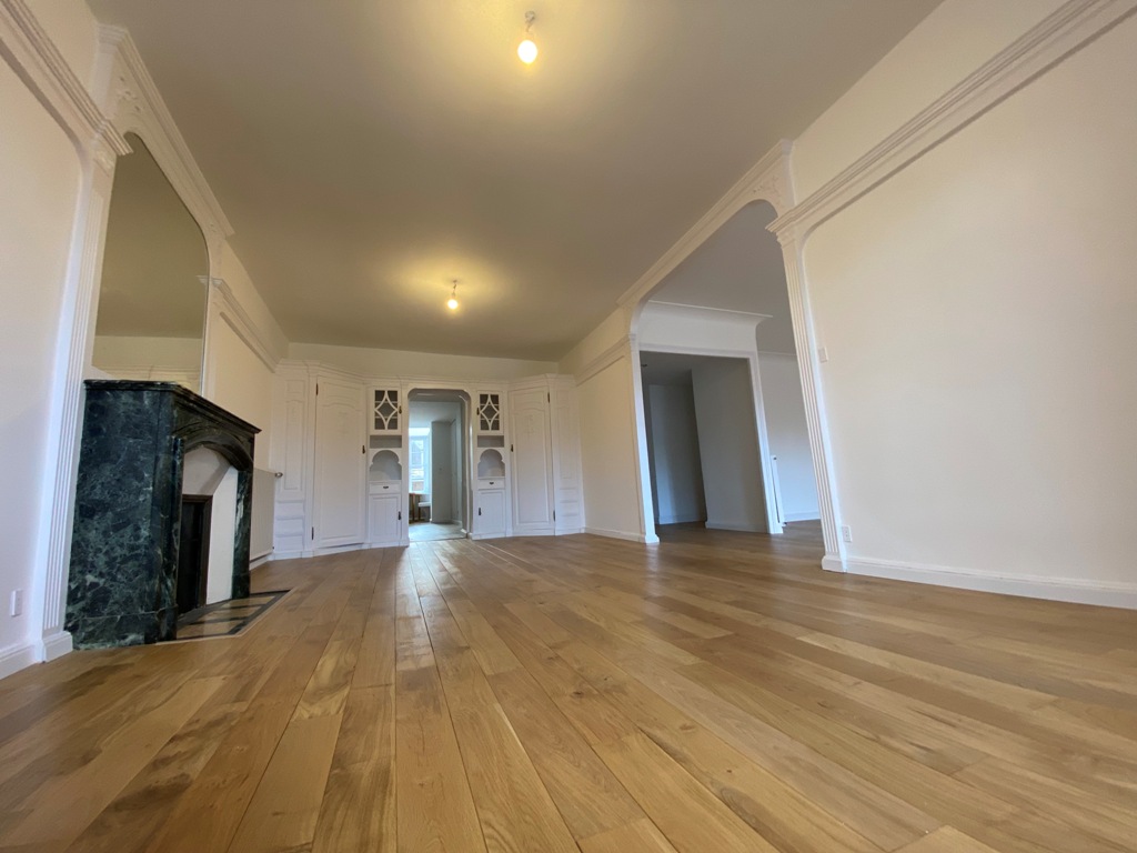 Quimper Centre Historique. L’appartement de 138 m² Rénové sur les Toits de la Ville