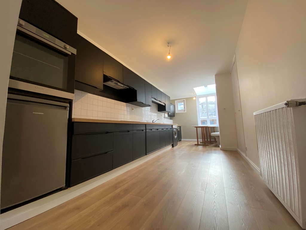 Quimper Centre Historique. L’appartement de 138 m² Rénové sur les Toits de la Ville