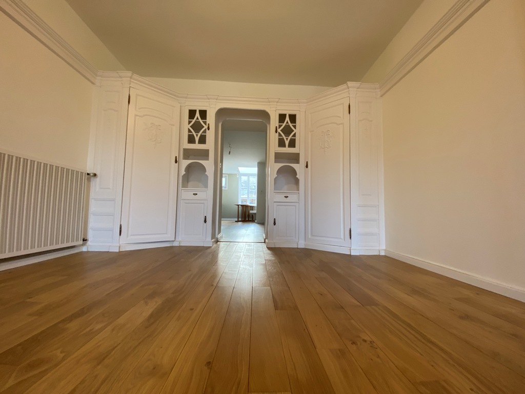 Quimper Centre Historique. L’appartement de 138 m² Rénové sur les Toits de la Ville