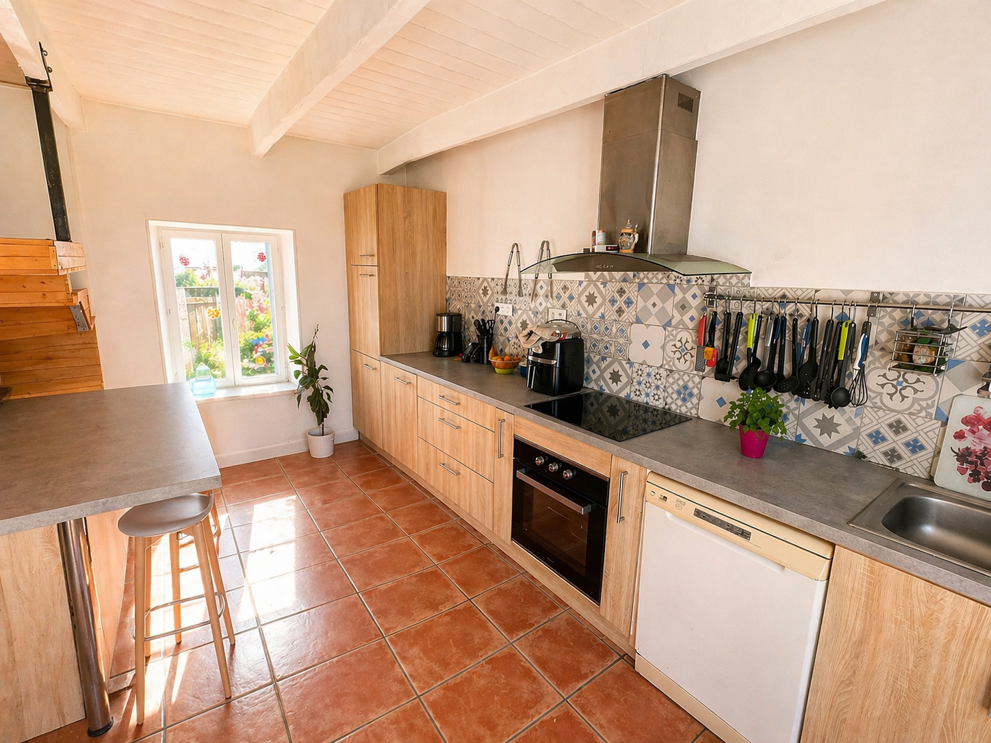 Quimper 15 mn , La Ville à La Campagne Pour Maison sur 1700m² de terrain Avec Hangar (450m²)