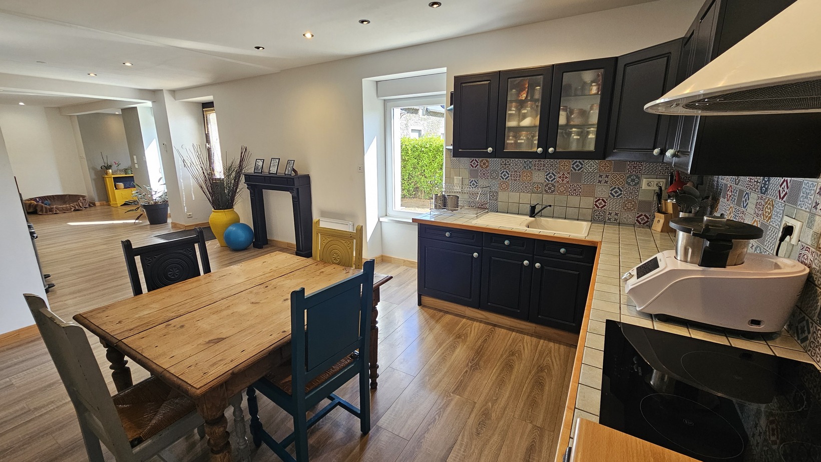 TREGUNC – Généreuse Maison de Caractère 1900 Rénovée (228m²) Au Centre-Bourg & À Deux Pas des Plages