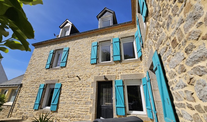 TREGUNC – Généreuse Maison de Caractère 1900 Rénovée (228m²) Au Centre-Bourg & À Deux Pas des Plages