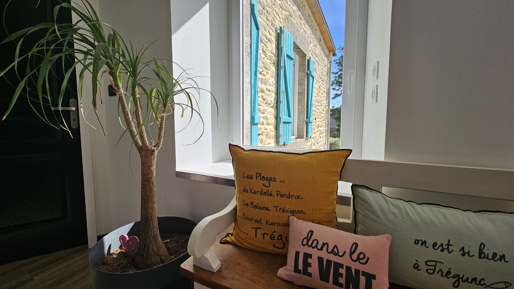 TREGUNC – Généreuse Maison de Caractère 1900 Rénovée (228m²) Au Centre-Bourg & À Deux Pas des Plages