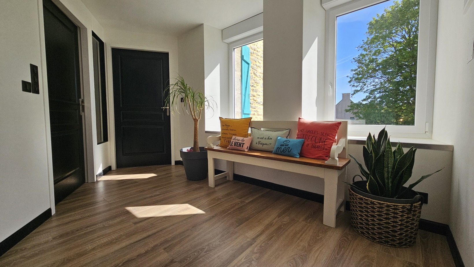 TREGUNC – Généreuse Maison de Caractère 1900 Rénovée (228m²) Au Centre-Bourg & À Deux Pas des Plages