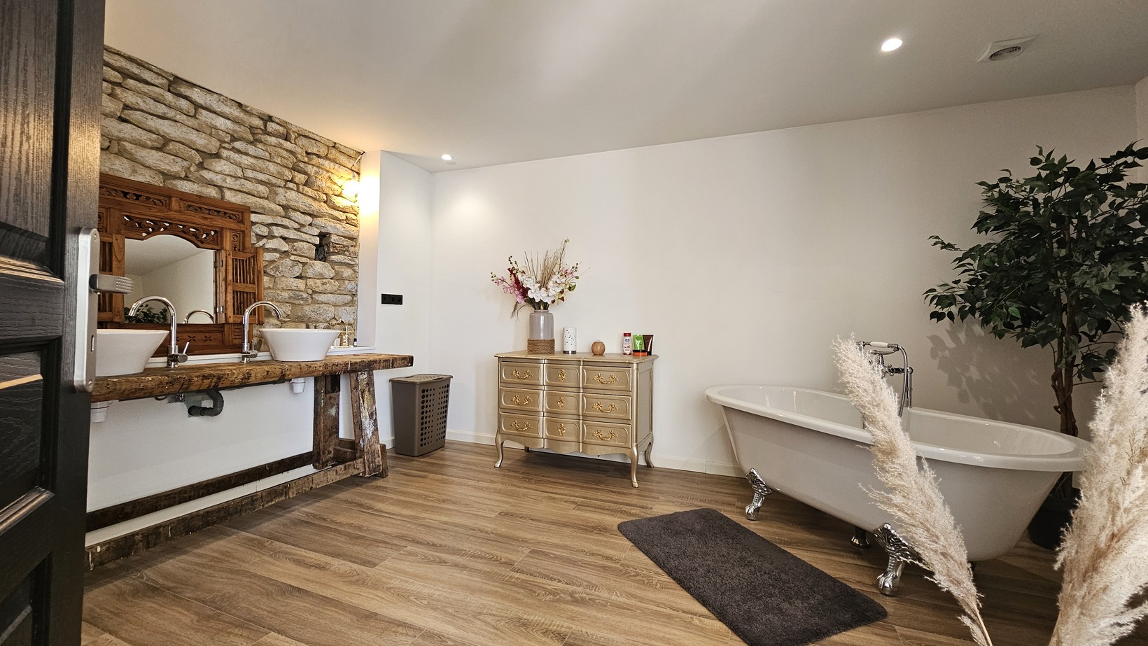 TREGUNC – Généreuse Maison de Caractère 1900 Rénovée (228m²) Au Centre-Bourg & À Deux Pas des Plages