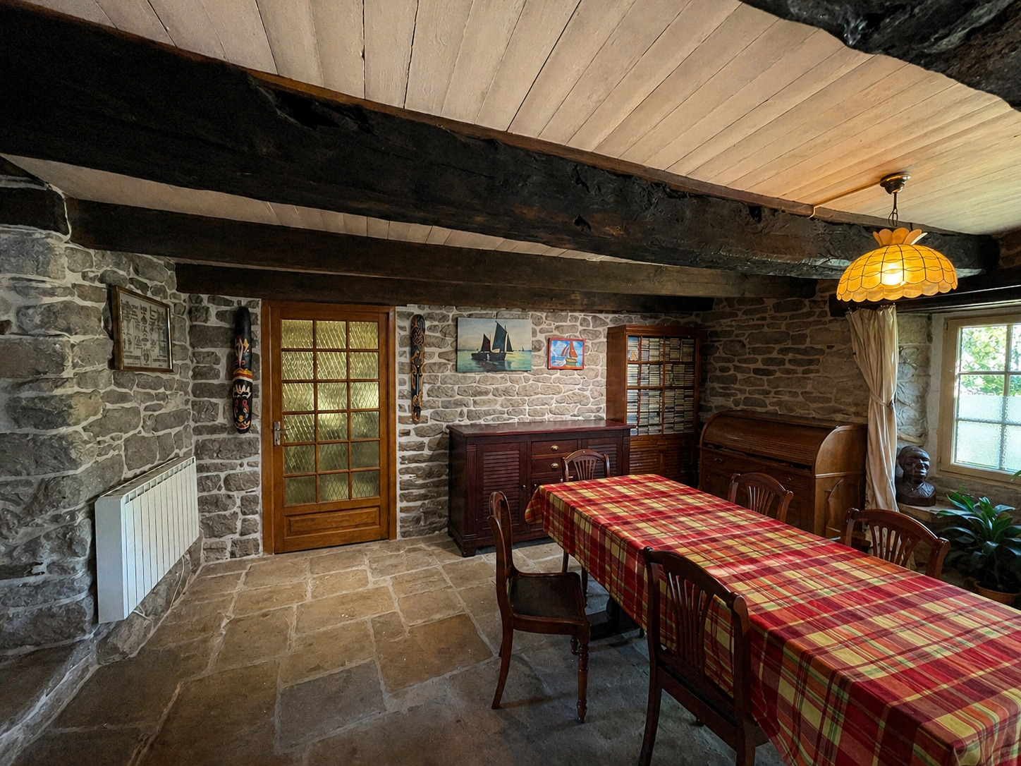 Quimper 20 mn , Cadre Bucolique pour L’Authentique Propriété en Pierre de Taille (175m²) & Son Jardin Arboré ( 1270 m²)