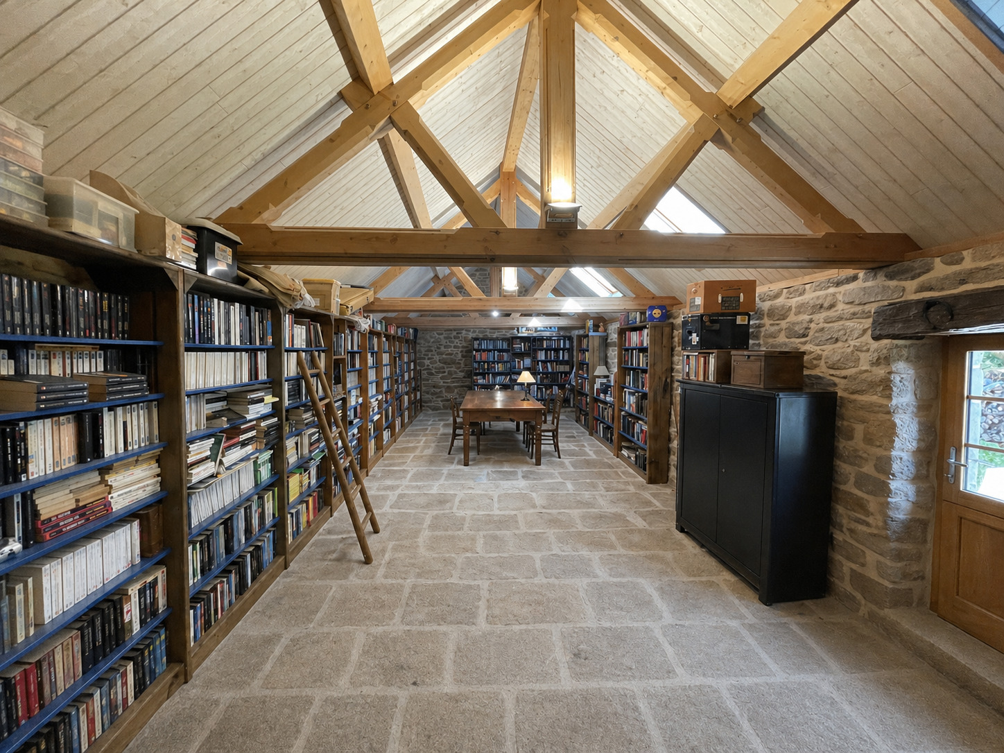 Quimper 20 mn , Cadre Bucolique pour L’Authentique Propriété en Pierre de Taille (175m²) & Son Jardin Arboré ( 1270 m²)