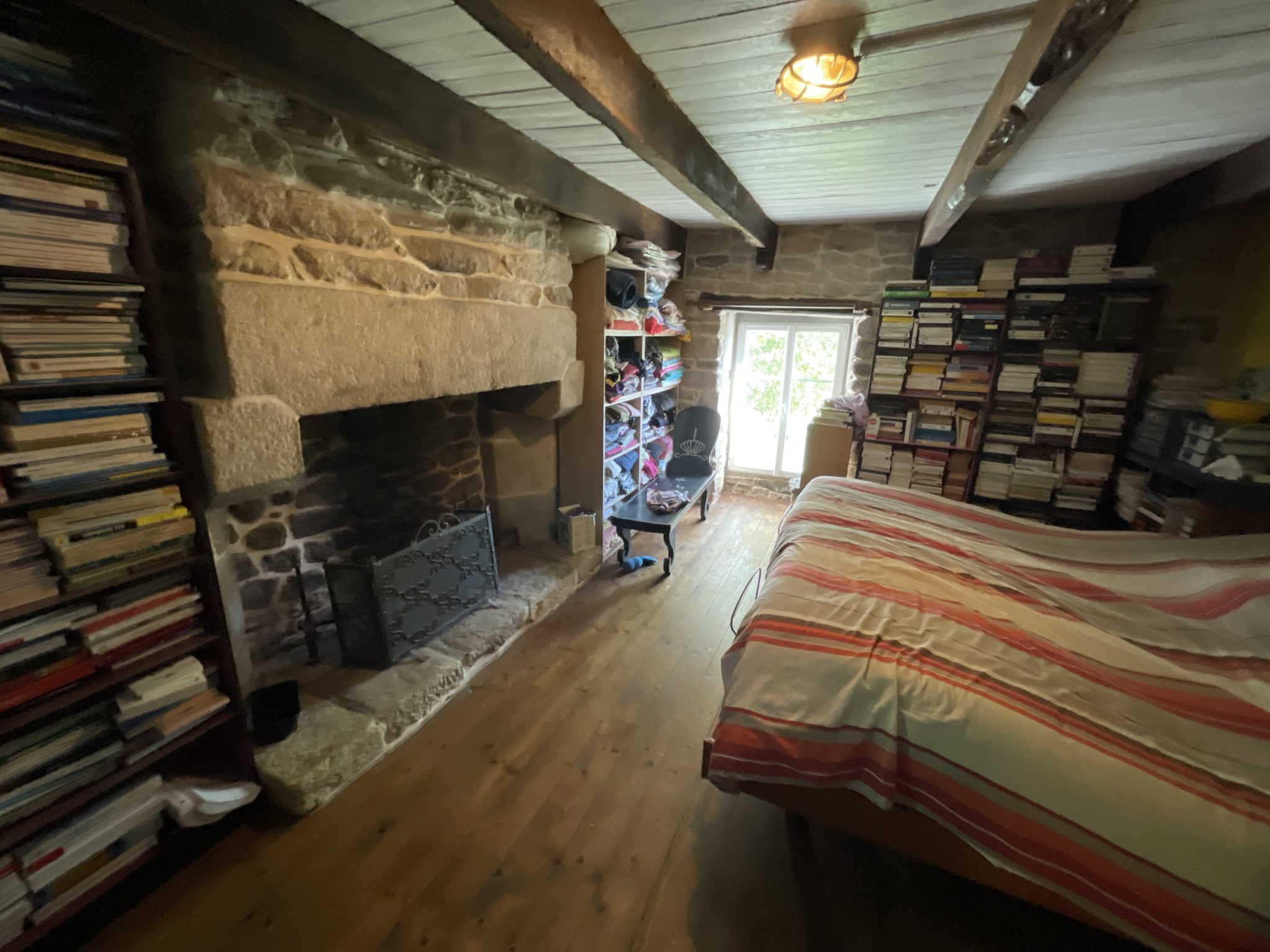 Quimper 20 mn , Cadre Bucolique pour L’Authentique Propriété en Pierre de Taille (175m²) & Son Jardin Arboré ( 1270 m²)