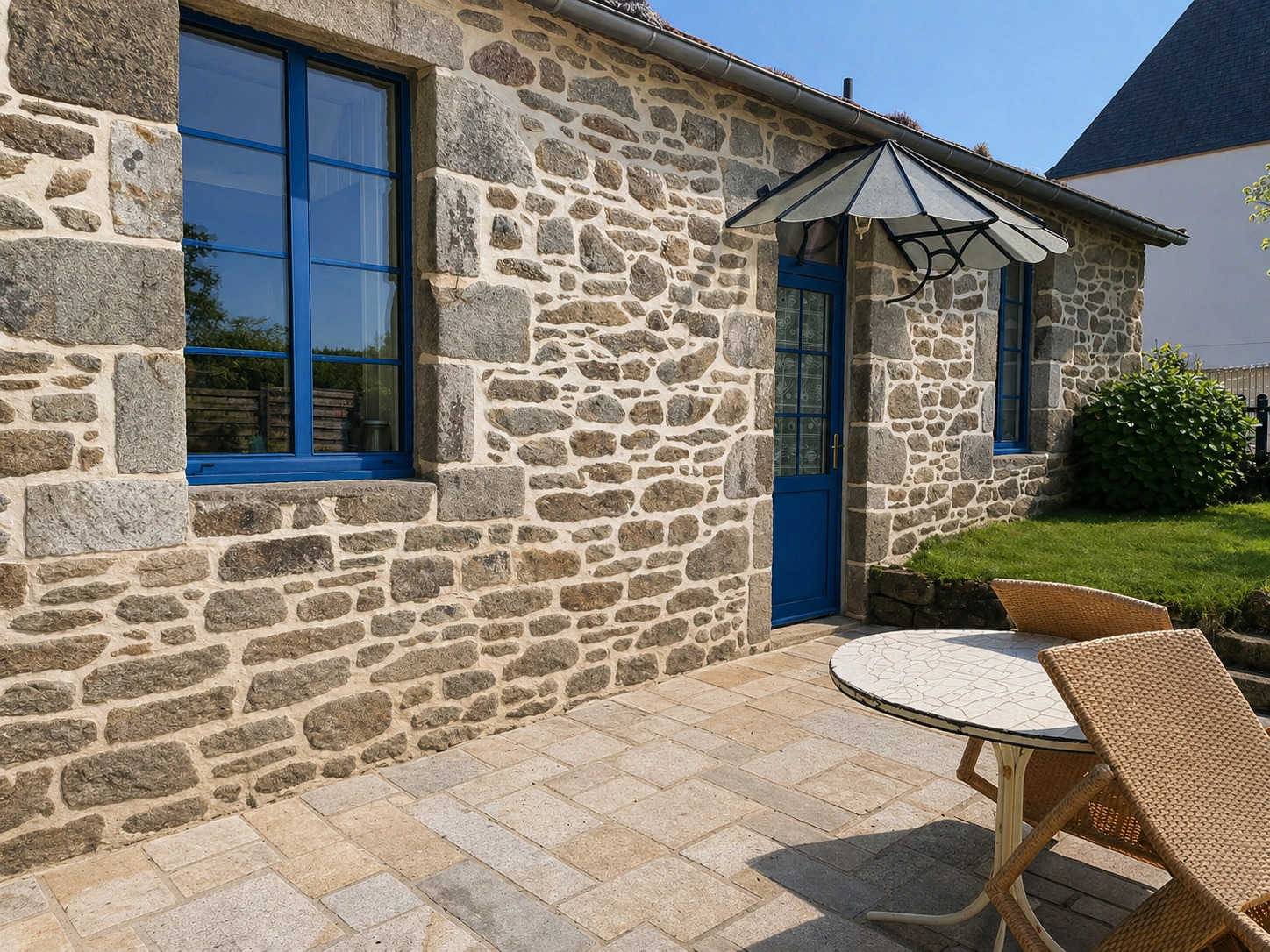 Quimper 20 mn , Cadre Bucolique pour L’Authentique Propriété en Pierre de Taille (175m²) & Son Jardin Arboré ( 1270 m²)