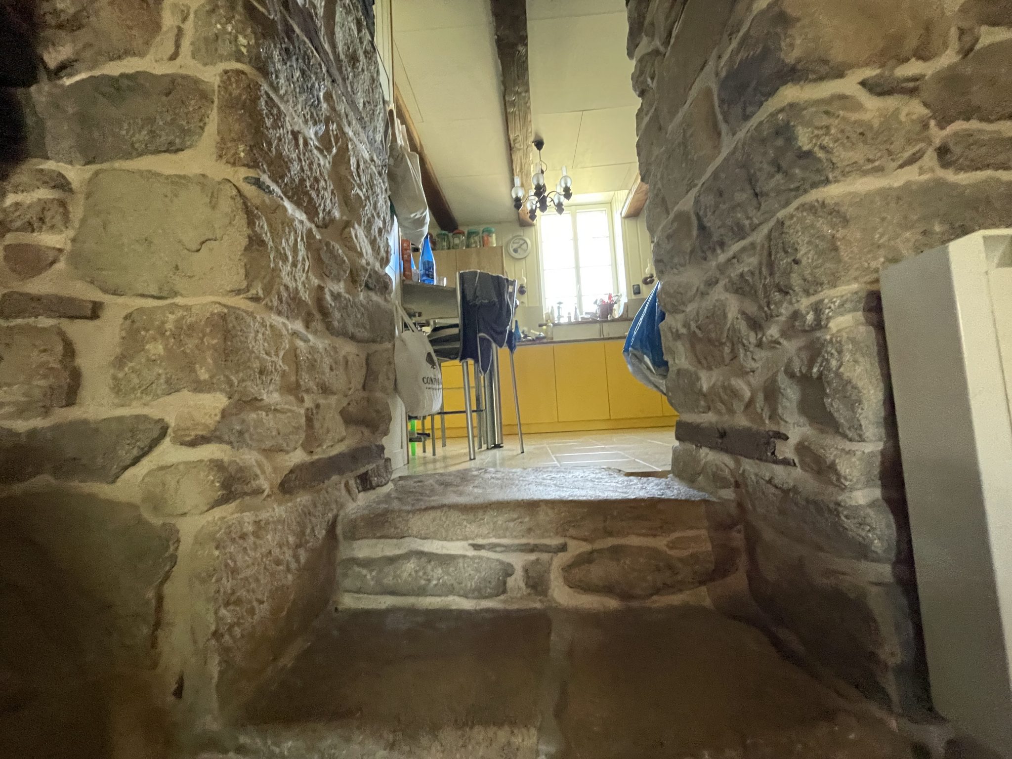 Quimper 20 mn , Cadre Bucolique pour L’Authentique Propriété en Pierre de Taille (175m²) & Son Jardin Arboré ( 1270 m²)