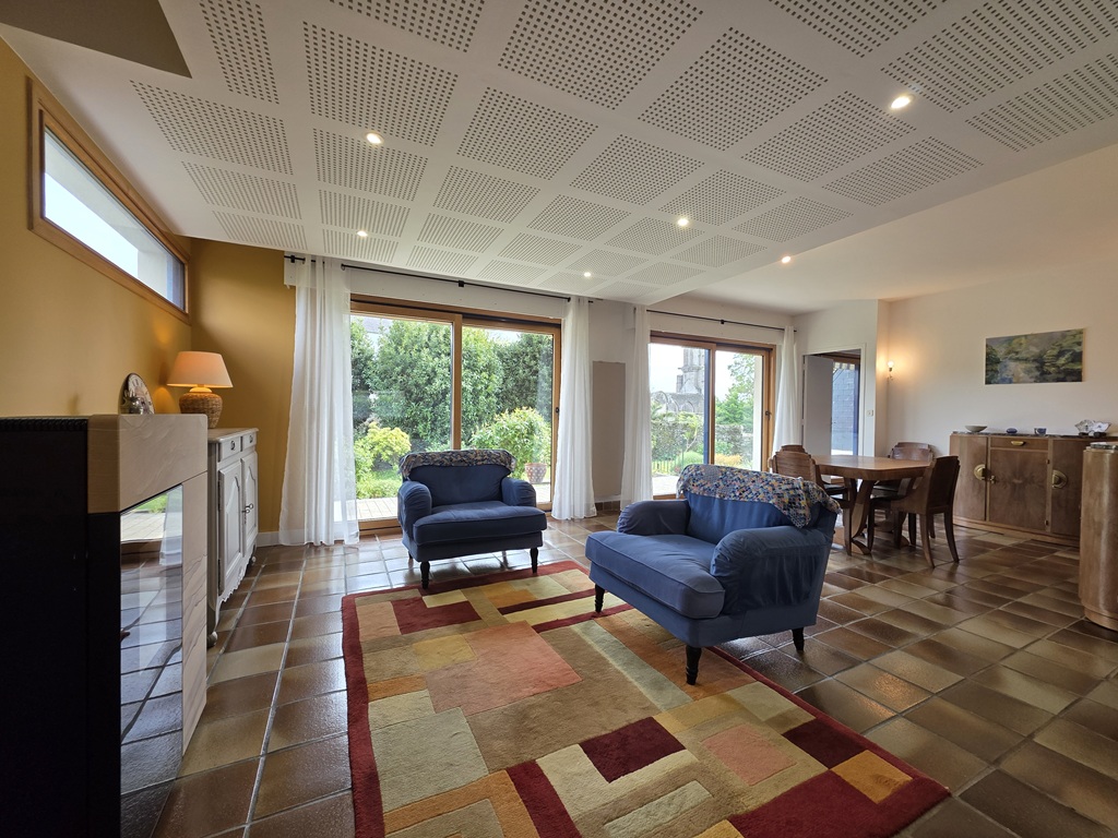 Exclusivité Agence, PONT L’ABBE, Plein Centre Ville, Contemporaine Avec Son Sublime Jardin Clos de 846m²