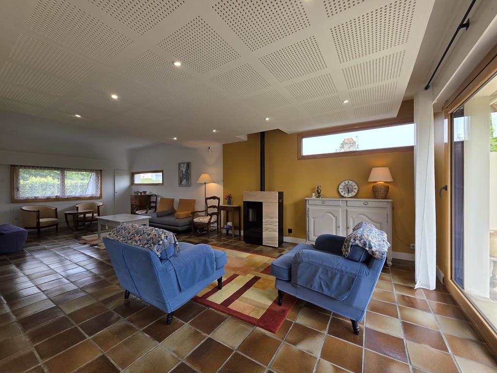 Exclusivité Agence, PONT L’ABBE, Plein Centre Ville, Contemporaine Avec Son Sublime Jardin Clos de 846m²