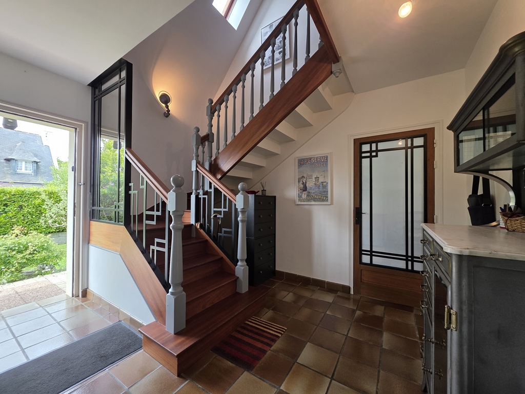 Exclusivité Agence, PONT L’ABBE, Plein Centre Ville, Contemporaine Avec Son Sublime Jardin Clos de 846m²