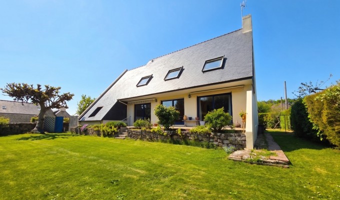 Exclusivité Agence, PONT L’ABBE, Plein Centre Ville, Contemporaine Avec Son Sublime Jardin Clos de 846m²