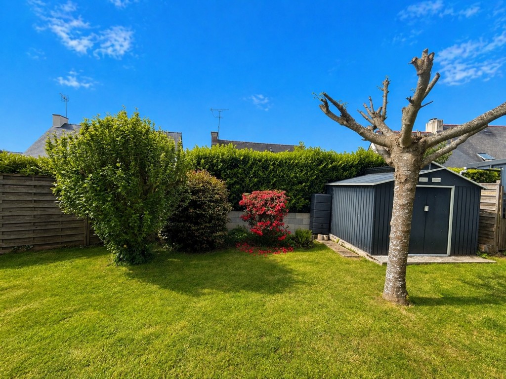 Exclusivité Agence. Ergue Armel, Maison de 3 Chambres (94m2) – Garage & Jardin Clos