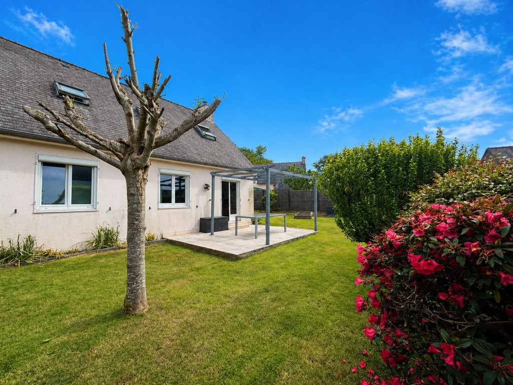 Exclusivité Agence. Ergue Armel, Maison de 3 Chambres (94m2) – Garage & Jardin Clos