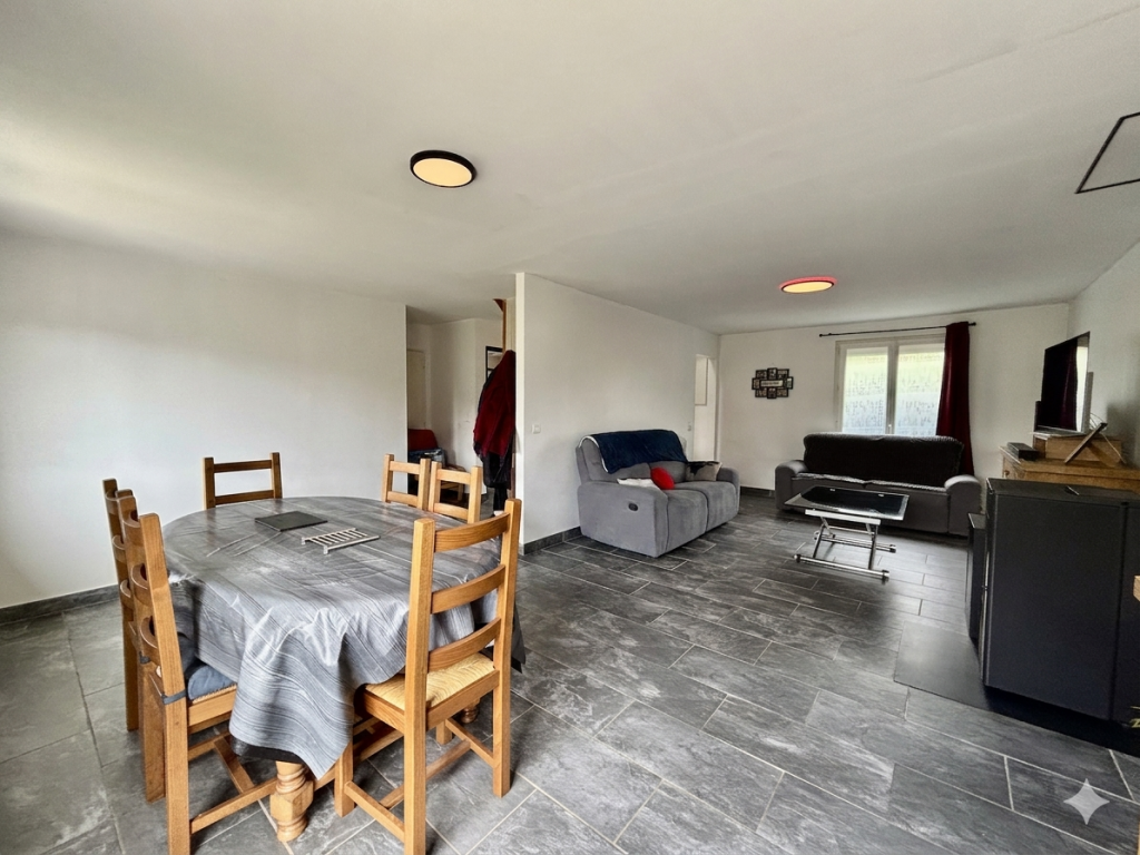 Exclusivité Agence. Ergue Armel, Maison de 3 Chambres (94m2) – Garage & Jardin Clos