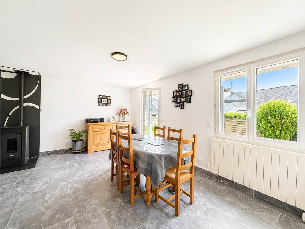 Exclusivité Agence. Ergue Armel, Maison de 3 Chambres (94m2) – Garage & Jardin Clos