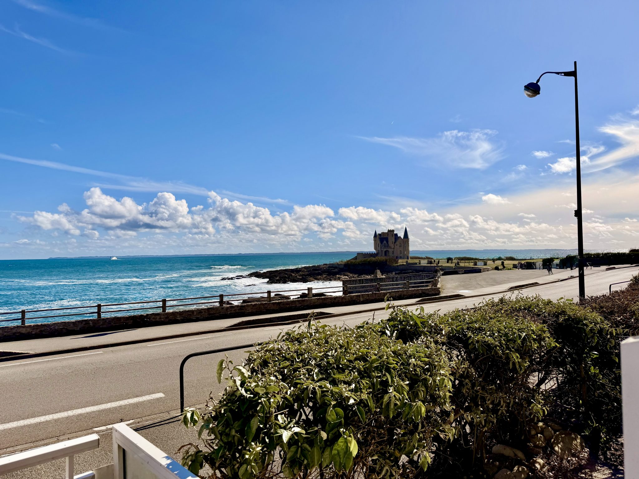 Quiberon – Appartement Face à l’Océan, Terrasse 27m², Parking & Garage Motorisé