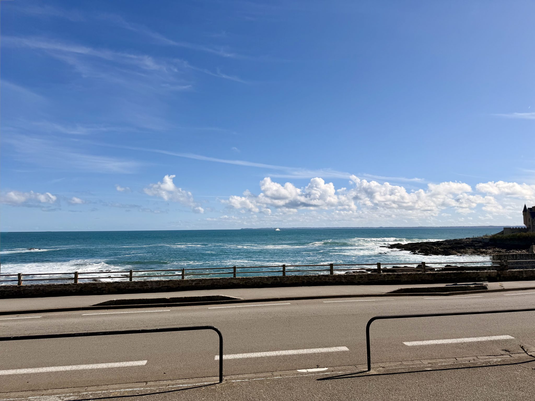 Quiberon – Appartement Face à l’Océan, Terrasse 27m², Parking & Garage Motorisé