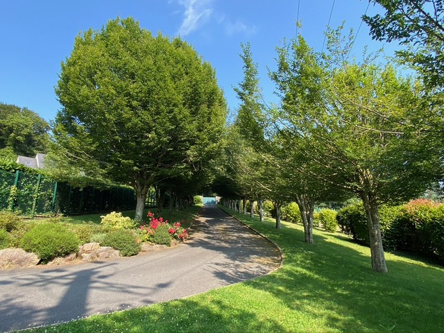 L’unique Villa d’Exception (250 m²) & de Prestige avec Piscine & Spa dans le Neuilly Quimpérois.